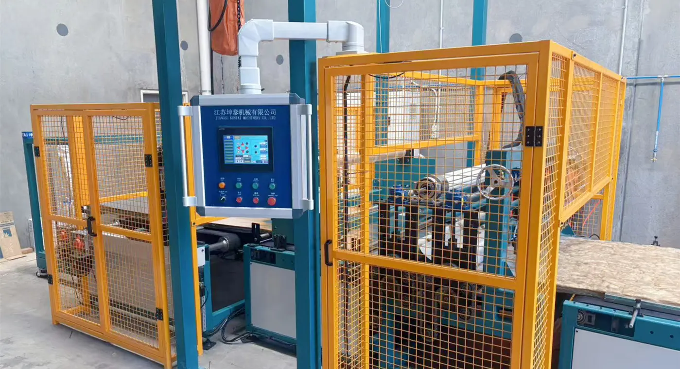 hot melt adhesive spray lamination machine.jpg